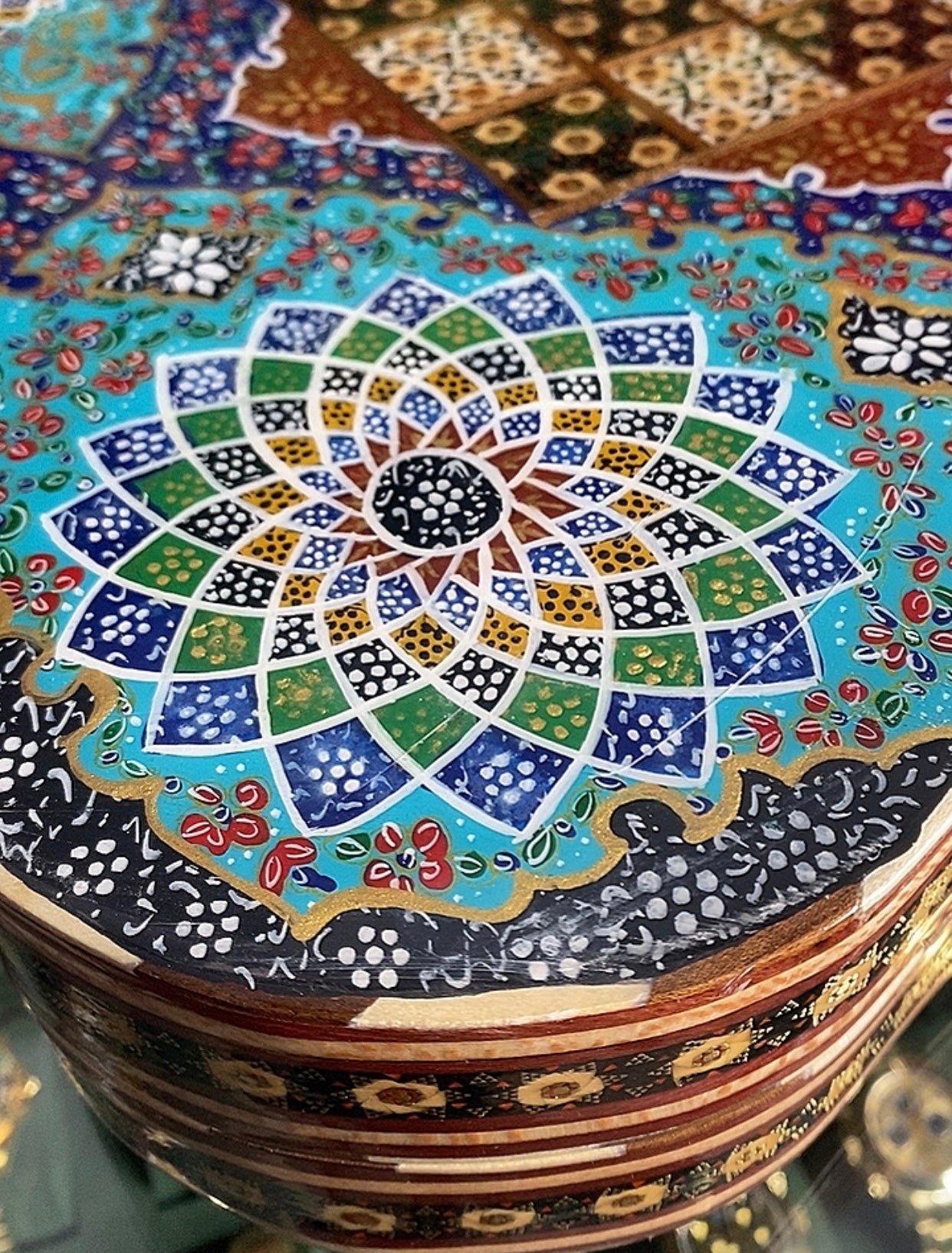 تحفة فنية صناعة يدوية - طاولي و شطرنج رسمة واحدة فقط يعني الحبة الوحيدة في العراق - احجار الطاولي و الشطرنج صناعة يدوي  بادق التفاصيل (t3)