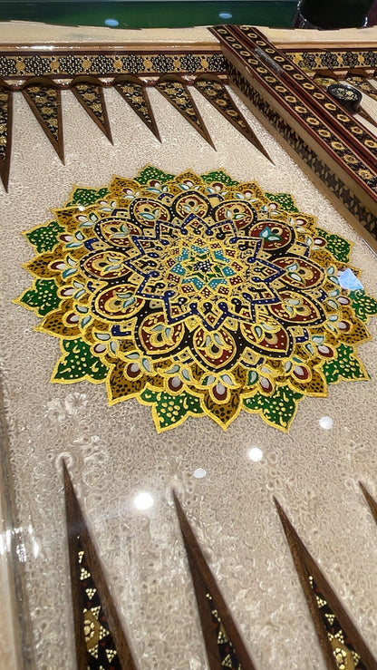 السعر الف دينار اردني طاولي صناعة يدويه بالكامل قطعه واحده مع جنود براص واحجار الطاولي واحده فقط الرجاء عدم الاحراج