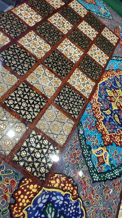 طاولي صناعة يدويه بالكامل قطعه واحده مع جنود براص واحجار الطاولي واحده فقط الرجاء عدم الاحراج