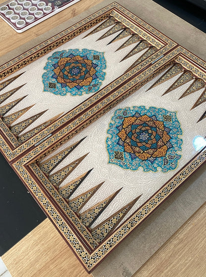 طاولي + شطرنج  زخرفة سوداء راقية صناعة يدوية - جنطة جلد فاخرة السعر بدون احجار شطرنج ٥٥٠ الف ومع احجار شطرنج ٦٥٠ الف