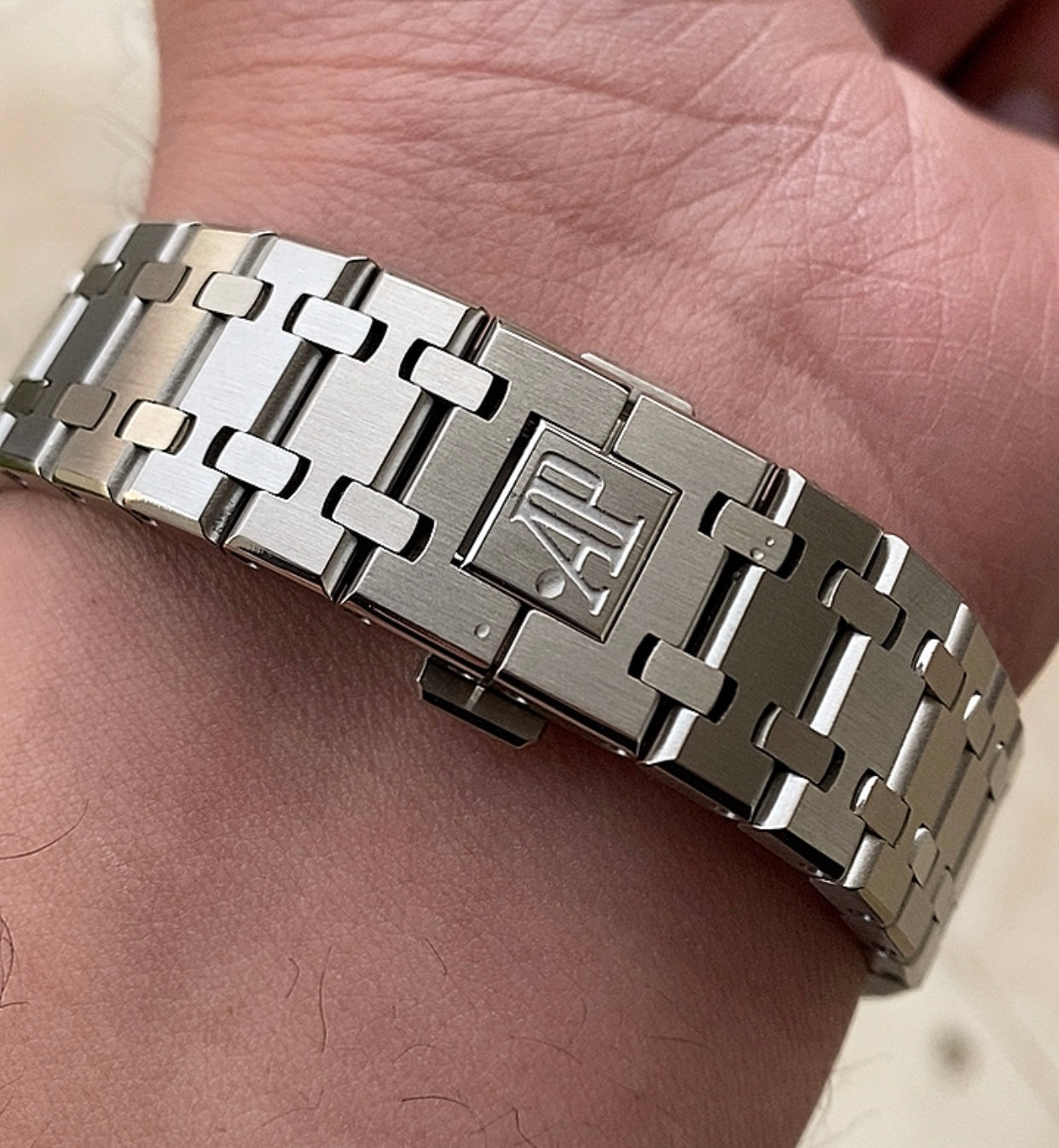 AP Royal Oak black dial - حبة وحدة مستحيل تميزها عن الاصلية