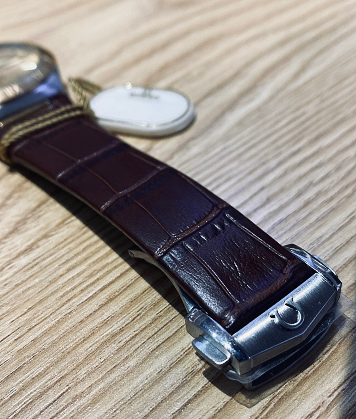 أوميجا كونستليشن ذهبي و جلد بني - كلين