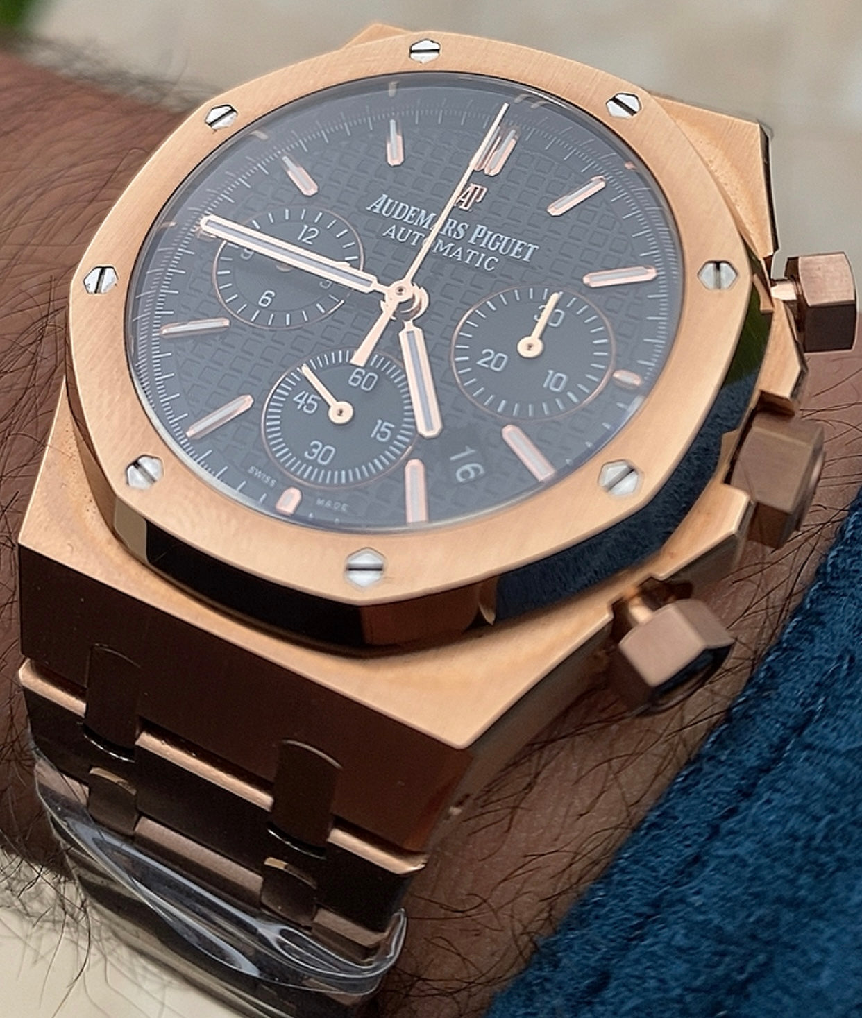 Ap Chronograph clean- طبق الأصل لا تميز عن الأصلية