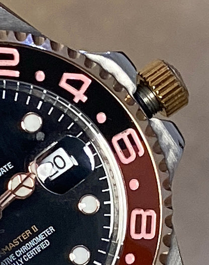 رولكس جي أم تي رووت بيير  اصدار ٢٠٢٤ جراند ماستر - مستعملة بحالة الجديد وياها حافظة جلد من رولكس
