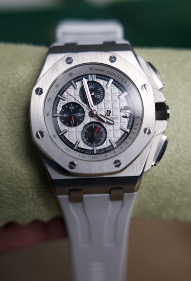 Audemars Piguet Royal Oak Offshore 42 mm  - كلين تايتل قطعة واحدة فقط في العراق