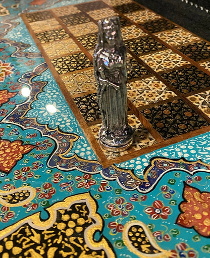 طاولي و شطرنج صناعة يدوي - تحفة فنية متوفر حبة واحدة من هذا التصميم فقط