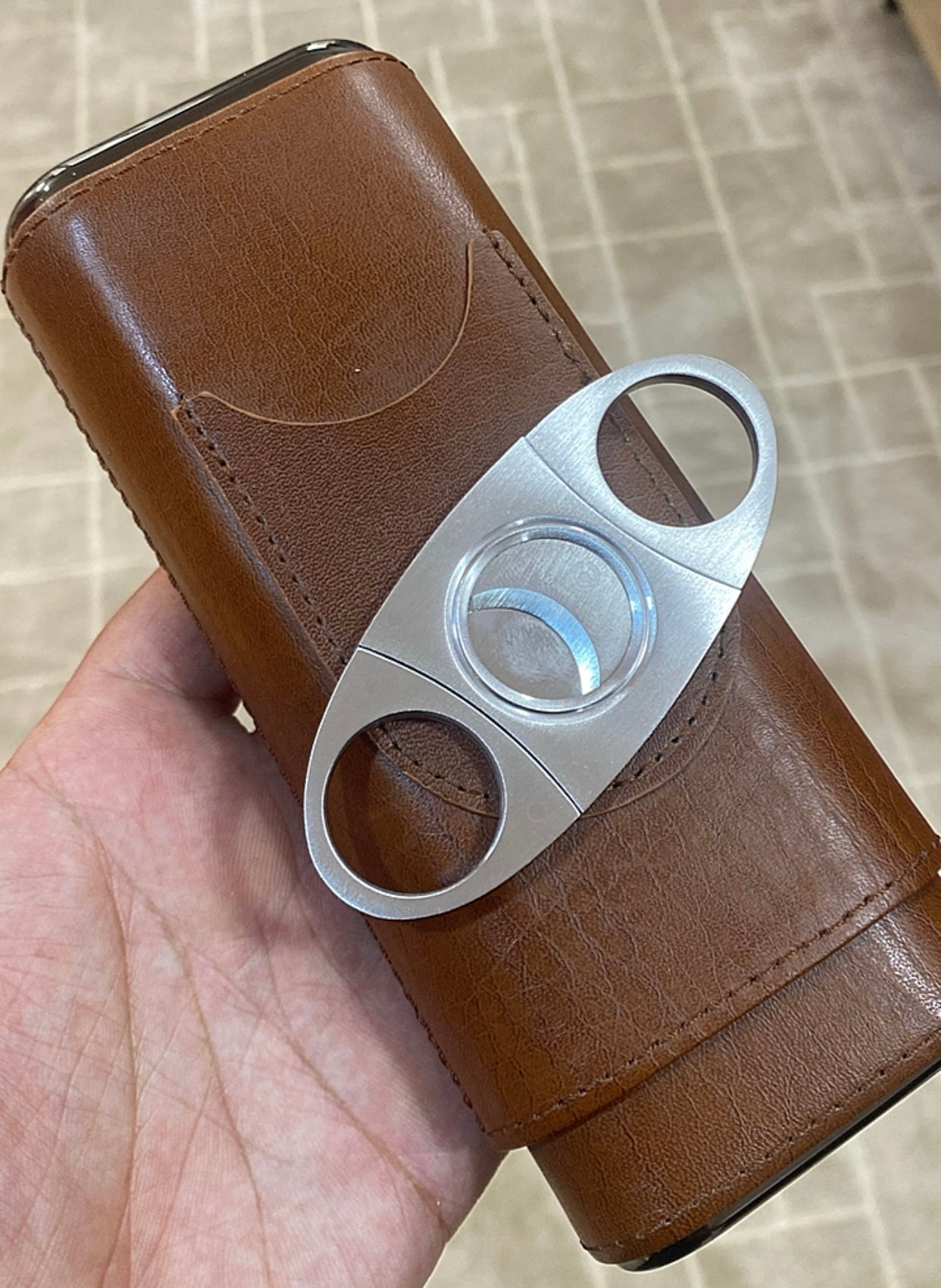 حافظة السيجار جلد بني - الحجم الطويل + كاتر ( قطاعة ) هانكوك اصلي