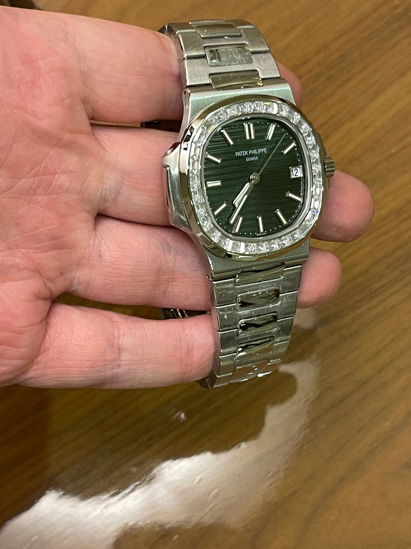 باتيك فيليب نوتلس نادرة جداً- مينا زيتوني بيزيل اوليڤ  زيتوني طبق الاصل اعلى جودة