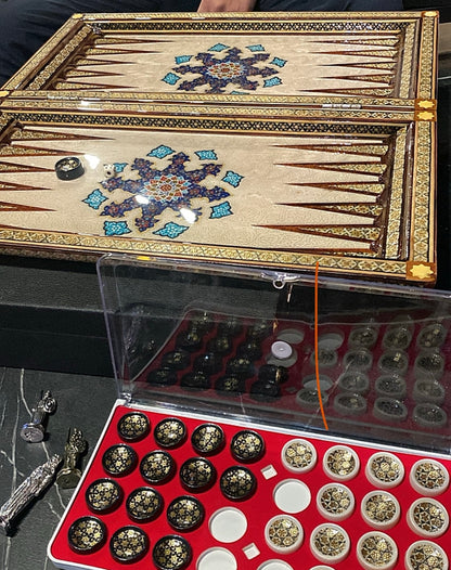 طاولي و شطرنج صناعة يدوي - تحفة فنية متوفر حبة واحدة من هذا التصميم فقط