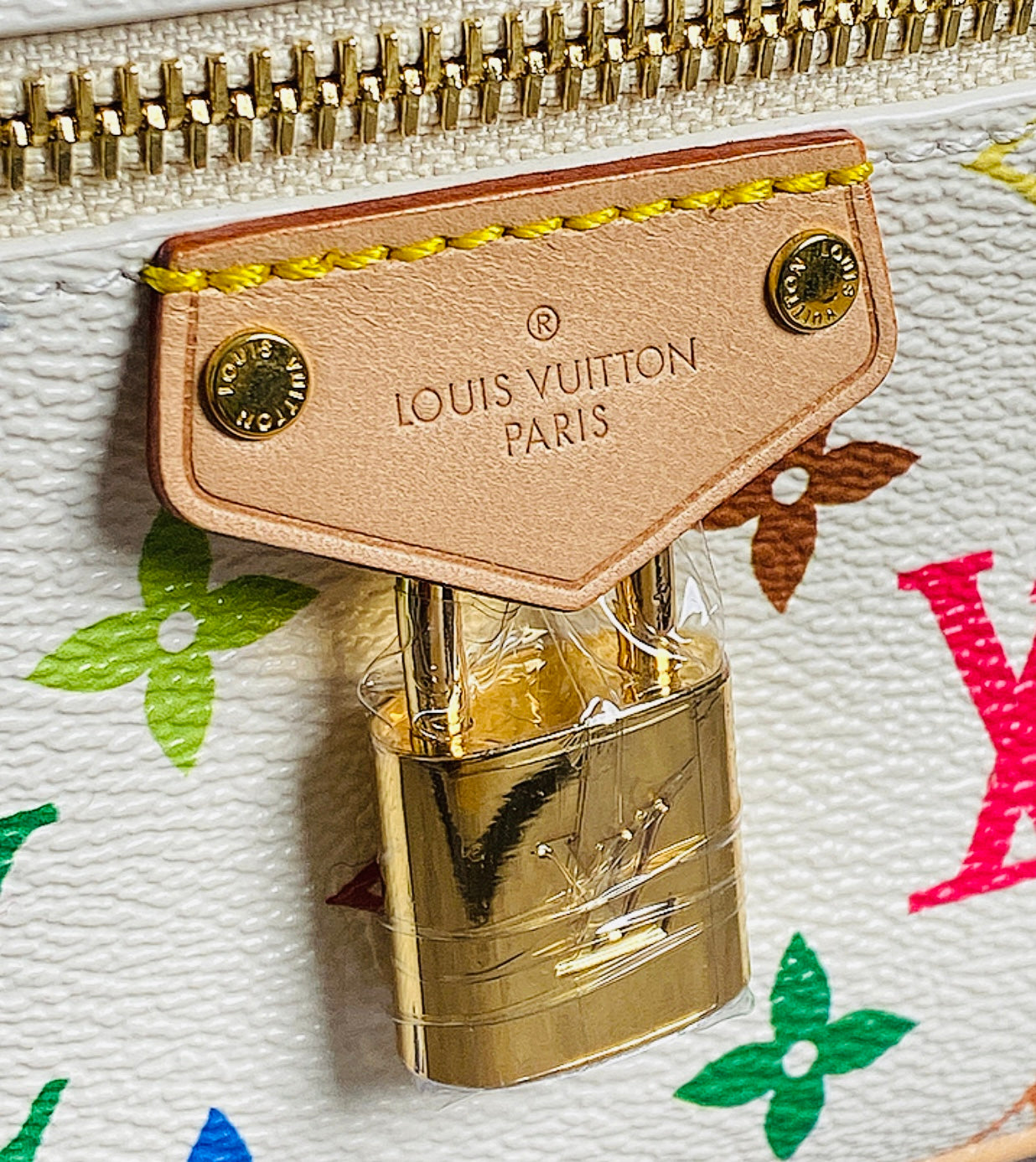 LV Monogram MulticolorLimted - الجنطة طبق الأصل لا تميز متوفر قطعة واحدة