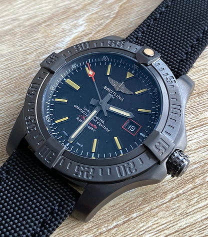 بريتلنج بلاك بيرد تيتانيو و سير كاربون فايبر - كلين طبق الأصل ماكينة سويسري - الساعة اصدار خاص متوفر قطعة واحدة