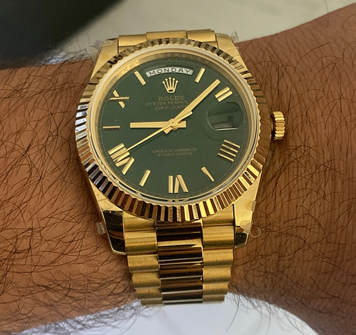 الصور حقيقية دون اي تعديل - رولكس داي ديت فول يالو جولد كلين ماكينة سويسري طبق الأصل لا تميز