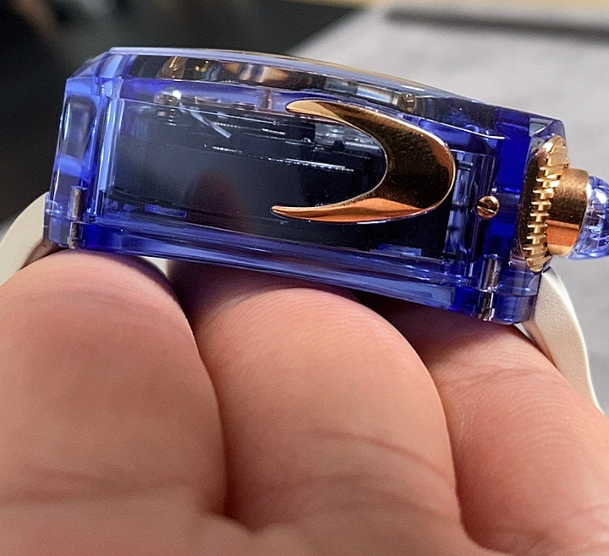 JACOB&CO bugatt - حبة واحدة في العراق اعلى غينشينج و تشطيب بعد الوكالة