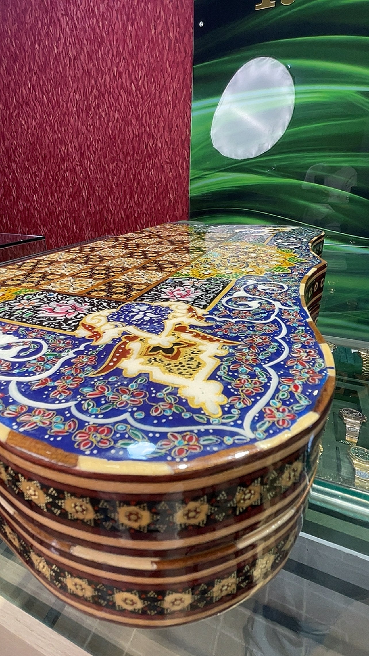 السعر الف دينار اردني طاولي صناعة يدويه بالكامل قطعه واحده مع جنود براص واحجار الطاولي واحده فقط الرجاء عدم الاحراج