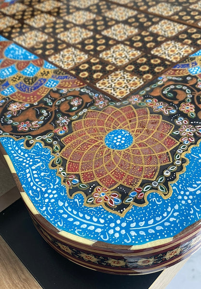 طاولي + شطرنج  زخرفة سوداء راقية صناعة يدوية - جنطة جلد فاخرة السعر بدون احجار شطرنج ٥٥٠ الف ومع احجار شطرنج ٦٥٠ الف