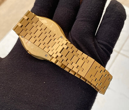Gucci G-Timeless - جراند ماستر طبق الأصل و الوزن و الأبعاد