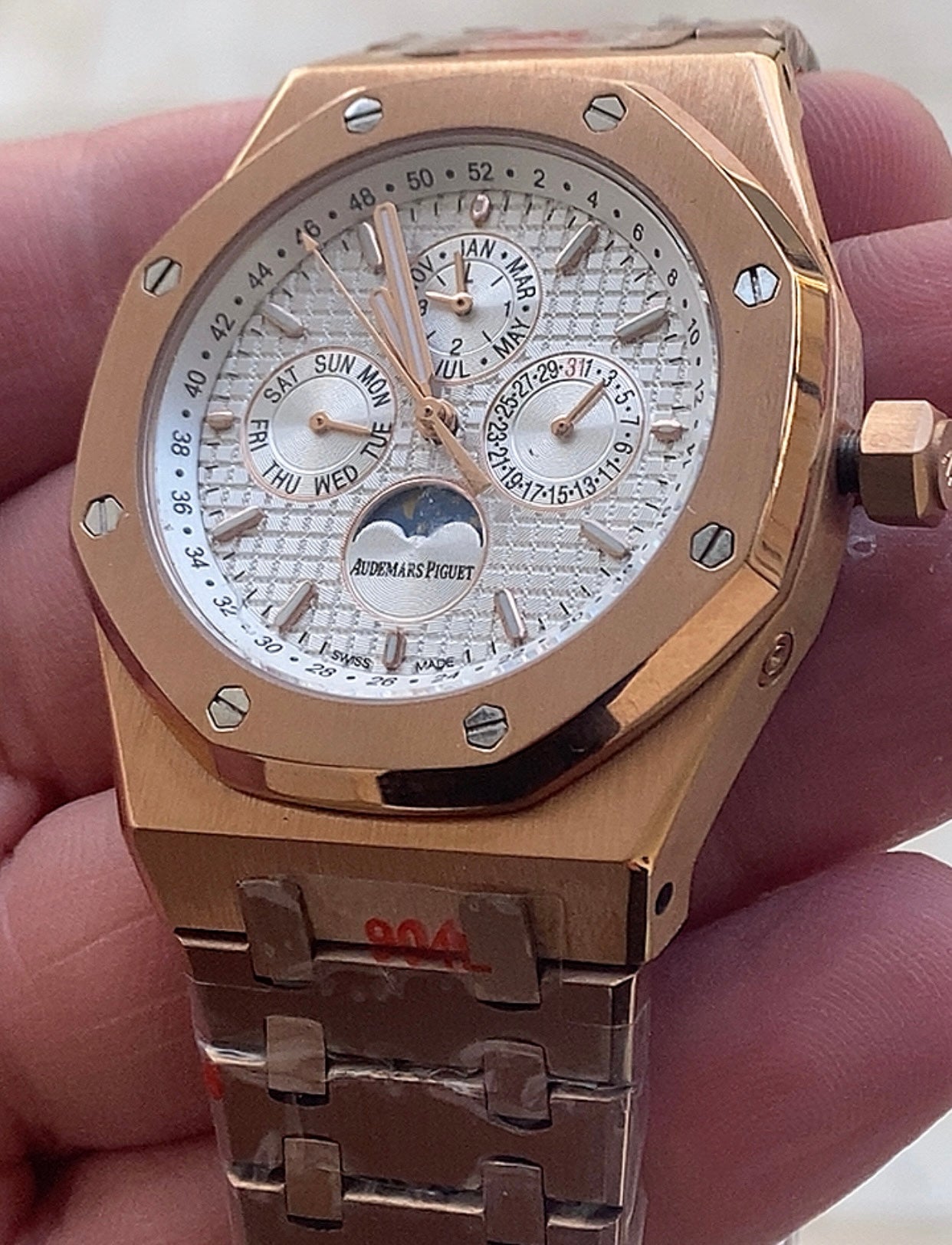 AP Calendar RoseGold 41 mm(كلين تايتل)
