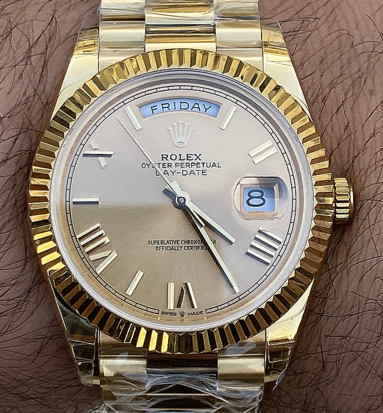 حبة واحدة في العراق- رولكس داي ديت فول ذهب اصفر طلاء ١٨ - الساعة طبق الأصل برقم تسلسلي اصلي و ماكينة سويسري مطابقة للأصل