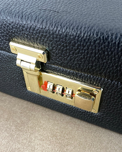 طاولي + شطرنج  زخرفة سوداء راقية صناعة يدوية - جنطة جلد فاخرة السعر بدون احجار شطرنج ٥٥٠ الف ومع احجار شطرنج ٦٥٠ الف