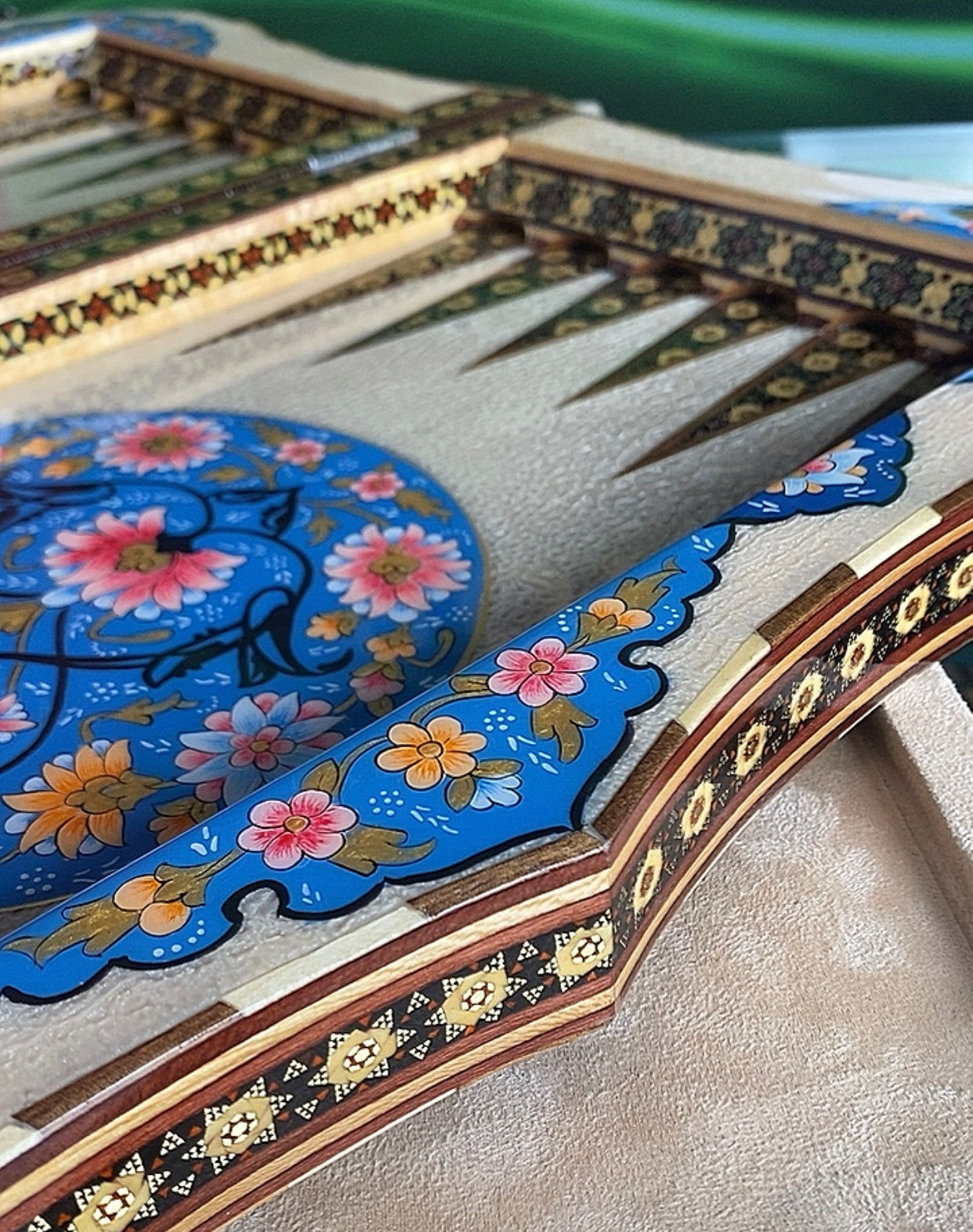 تحفة فنية صناعة يدوية - طاولي و شطرنج رسمة واحدة فقط يعني الحبة الوحيدة في العراق - احجار الطاولي و الشطرنج صناعة يدوي  بادق التفاصيل (t5)