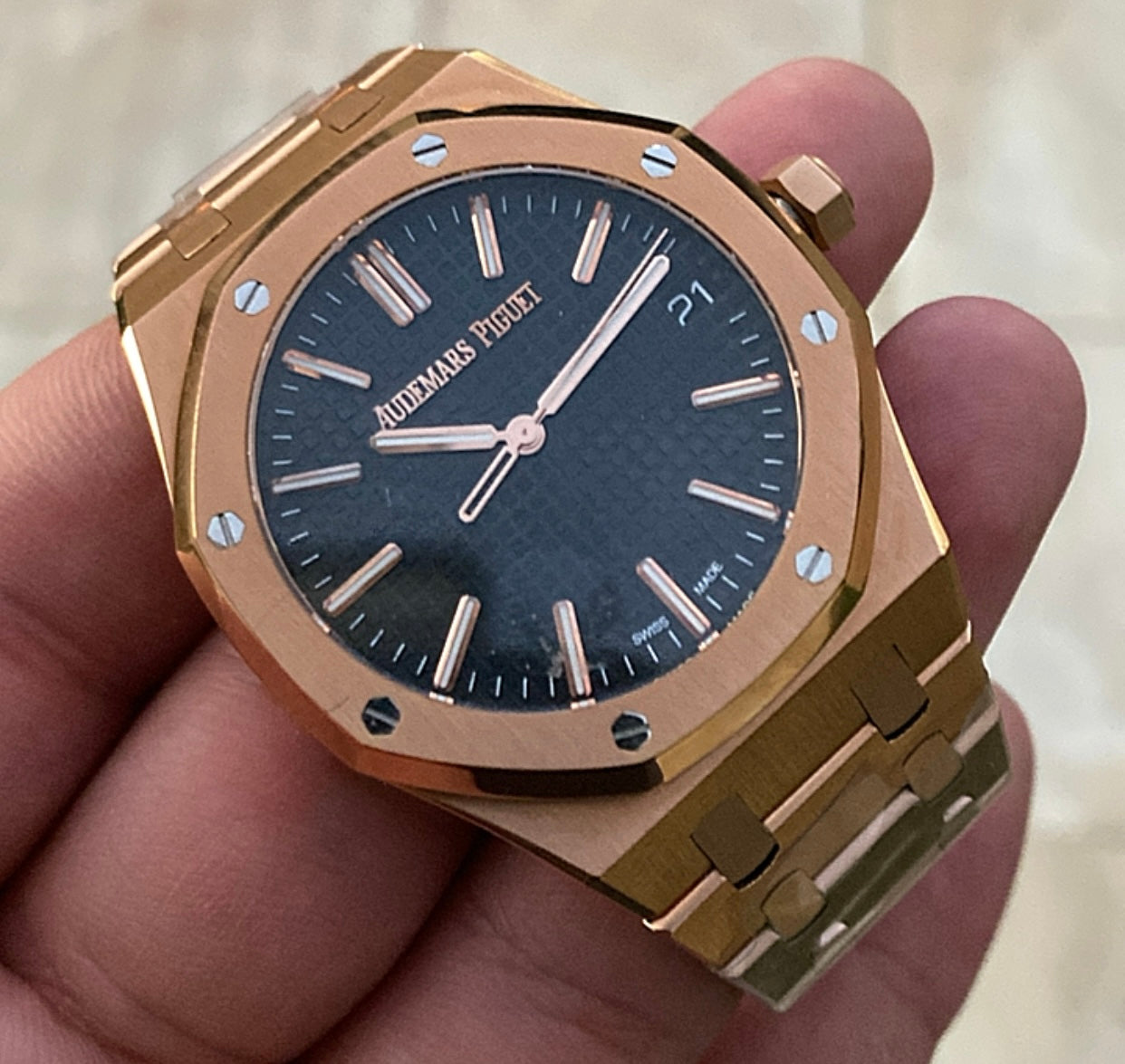 AP ROYAL OAK - رويال اوك كلين اعلى جودة- روز جولد  (السعر بالاردني 550 دينار واصلة لعمان)