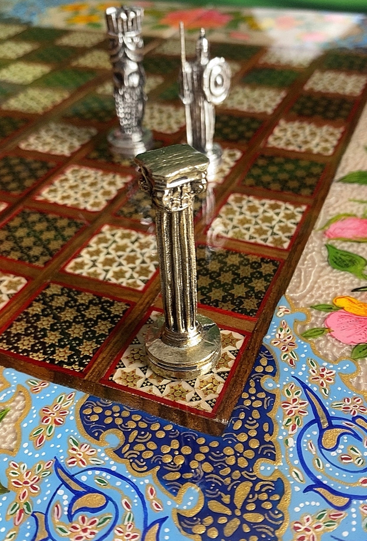 تحفة فنية صناعة يدوية - طاولي و شطرنج رسمة واحدة فقط يعني الحبة الوحيدة في العراق - احجار الطاولي و الشطرنج صناعة يدوي  بادق التفاصيل (t2)