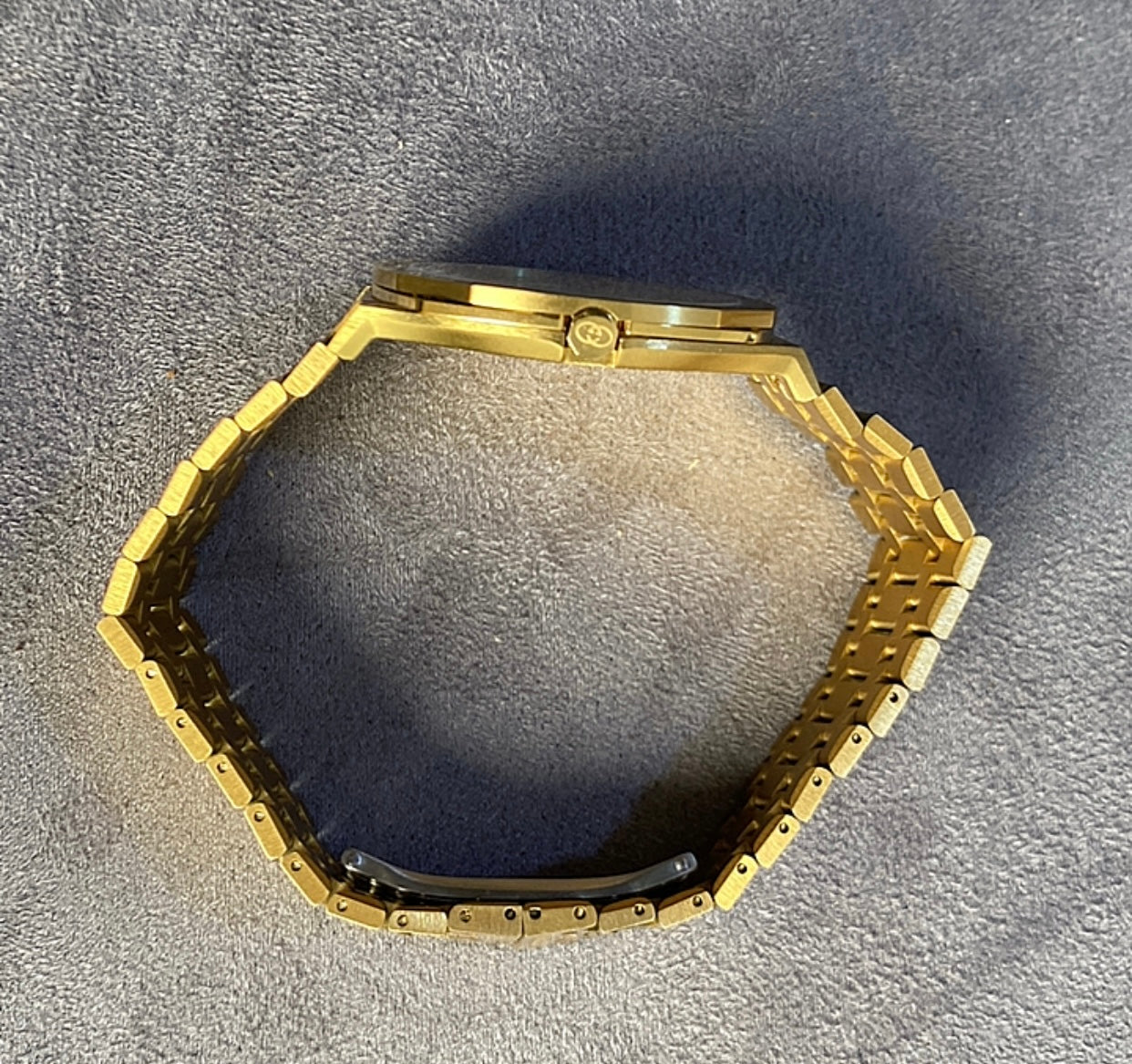 Gucci G-Timeless - جراند ماستر طبق الأصل و الوزن و الأبعاد