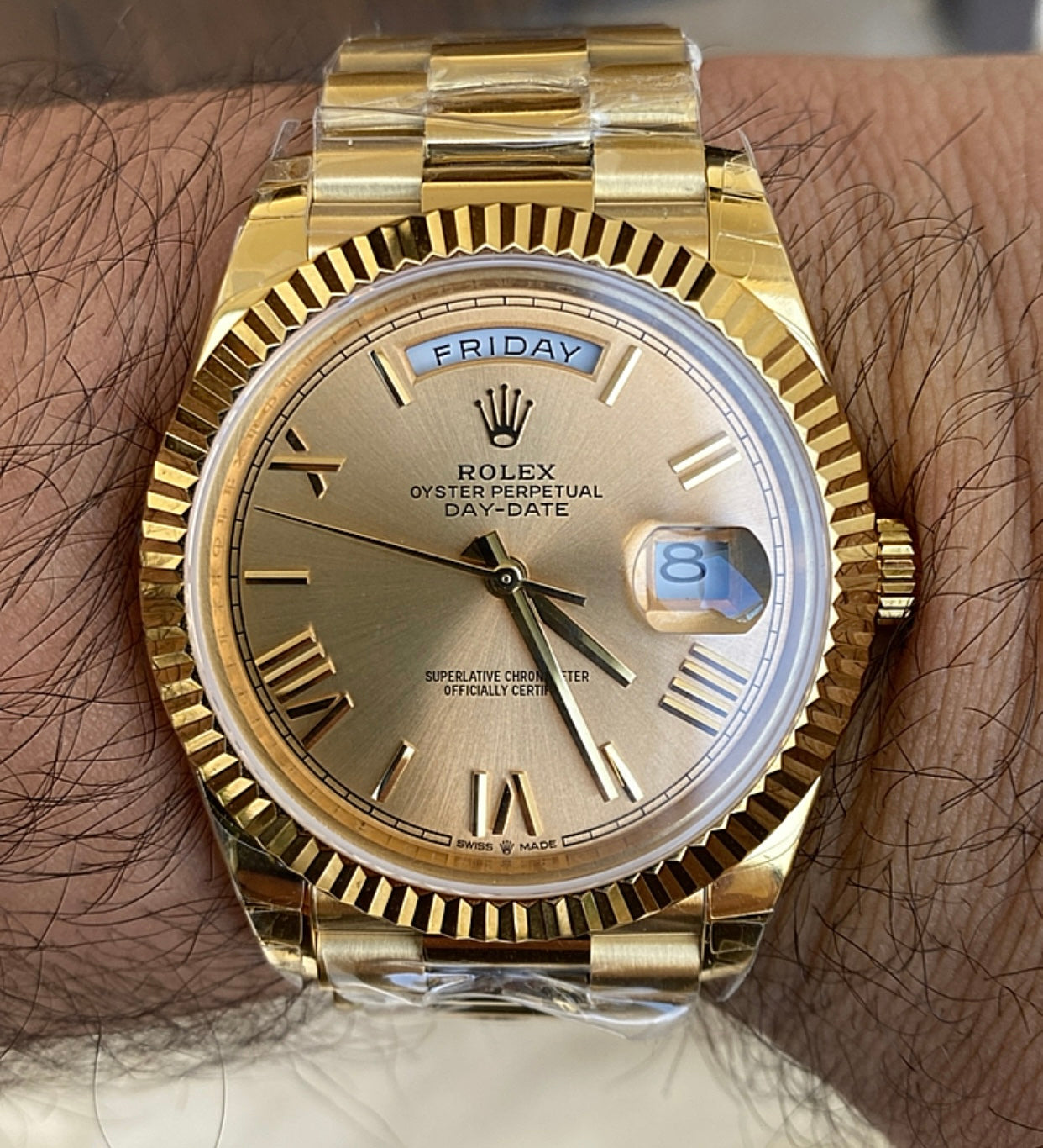 حبة واحدة في العراق- رولكس داي ديت فول ذهب اصفر طلاء ١٨ - الساعة طبق الأصل برقم تسلسلي اصلي و ماكينة سويسري مطابقة للأصل