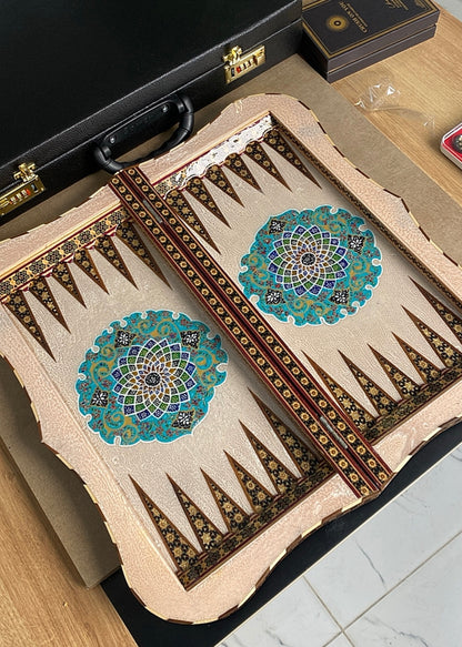 طاولي + شطرنج  زخرفة سوداء راقية صناعة يدوية - جنطة جلد فاخرة السعر بدون احجار شطرنج ٥٥٠ الف ومع احجار شطرنج ٦٥٠ الف