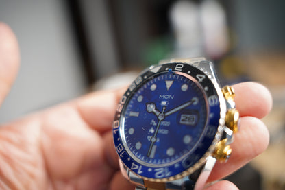 ساعه باتمان ذهبي الجيل الثالث + سماعات ماي بودز