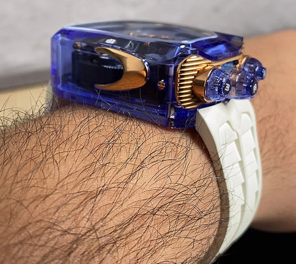 JACOB&CO bugatt - حبة واحدة في العراق اعلى غينشينج و تشطيب بعد الوكالة