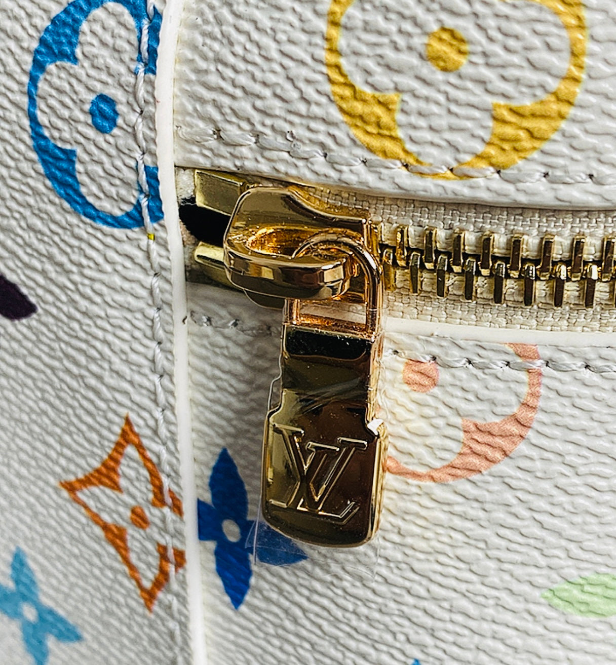 LV Monogram MulticolorLimted - الجنطة طبق الأصل لا تميز متوفر قطعة واحدة