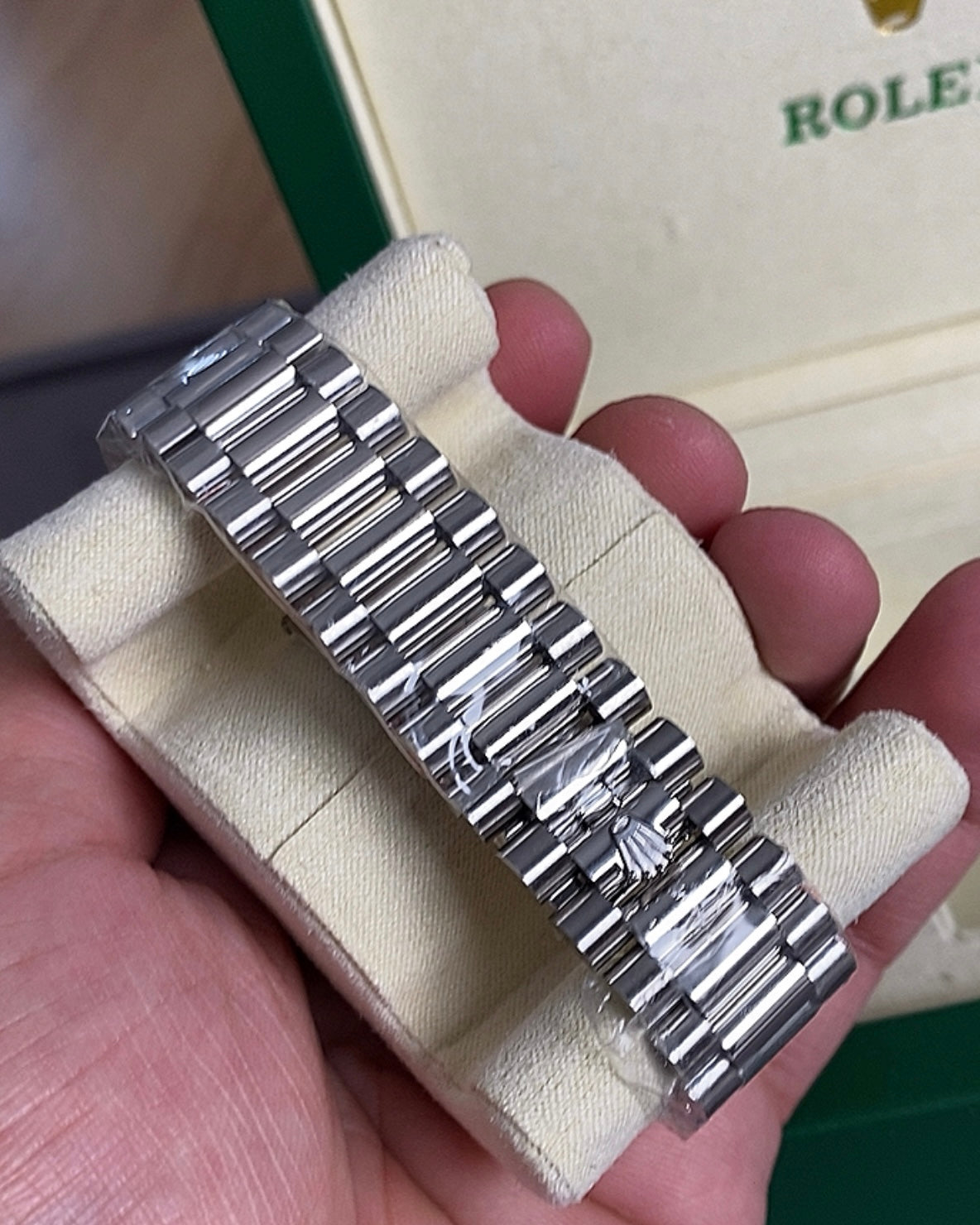 رولكس داي ديت ايس بلو كلين طبق الأصل شكل خارجي و ماكينة لا تميز ويا سيريال حقيقي