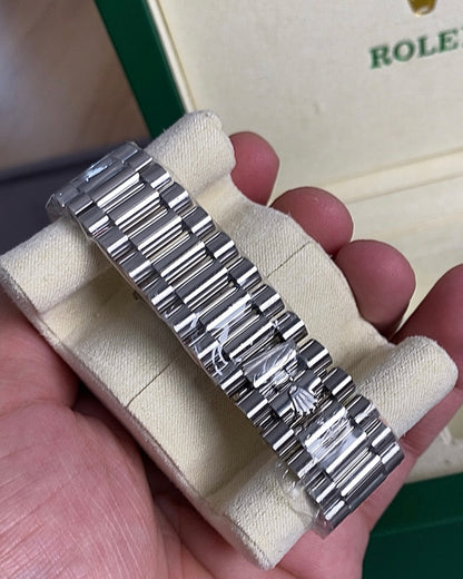 رولكس داي ديت ايس بلو كلين طبق الأصل شكل خارجي و ماكينة لا تميز ويا سيريال حقيقي