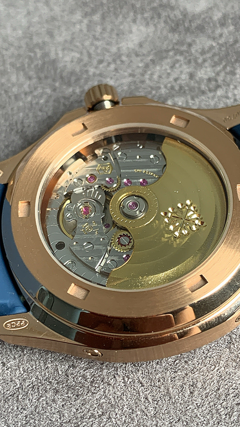 PATEK Philippe aquanaut- باتيك فيليب اكوا نوت كاليندر كلين طبق الأصل