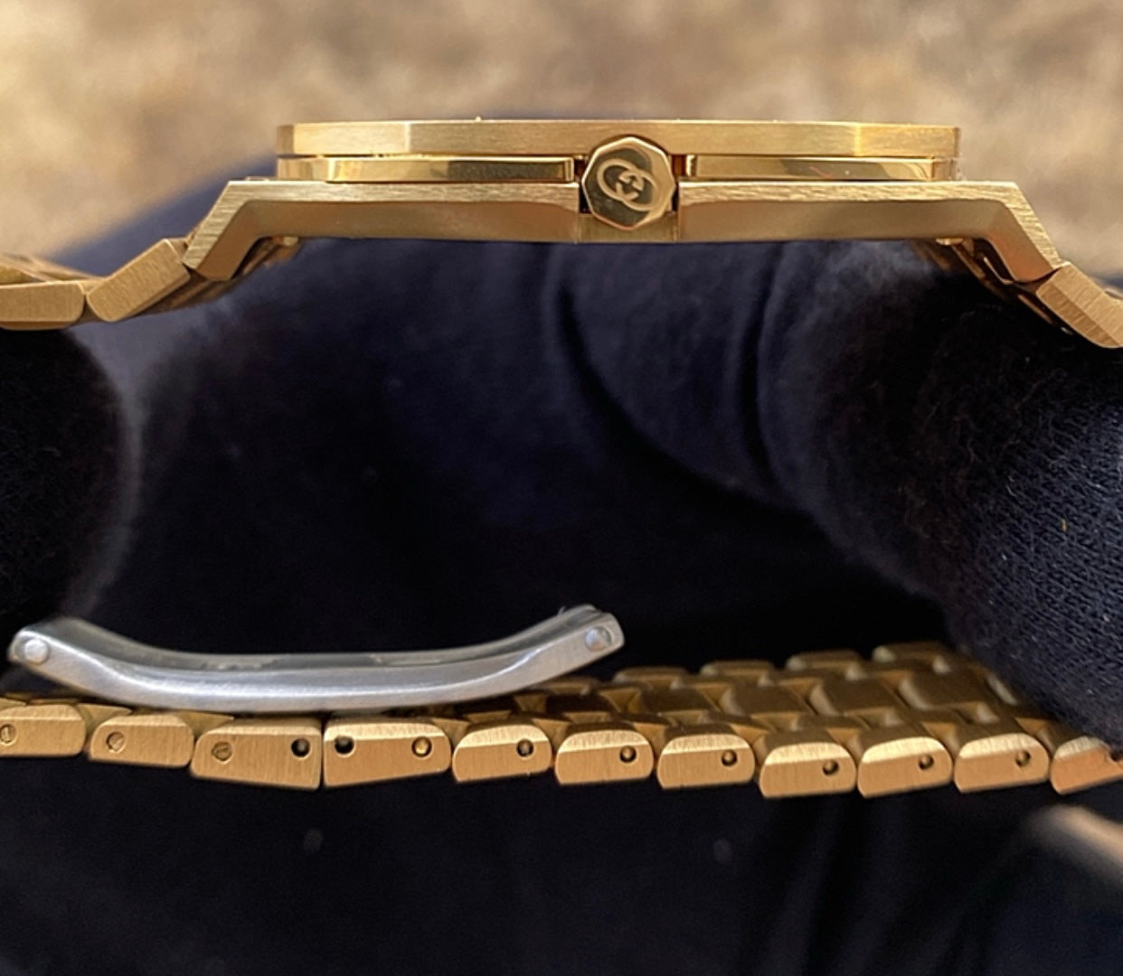 Gucci G-Timeless - جراند ماستر طبق الأصل و الوزن و الأبعاد