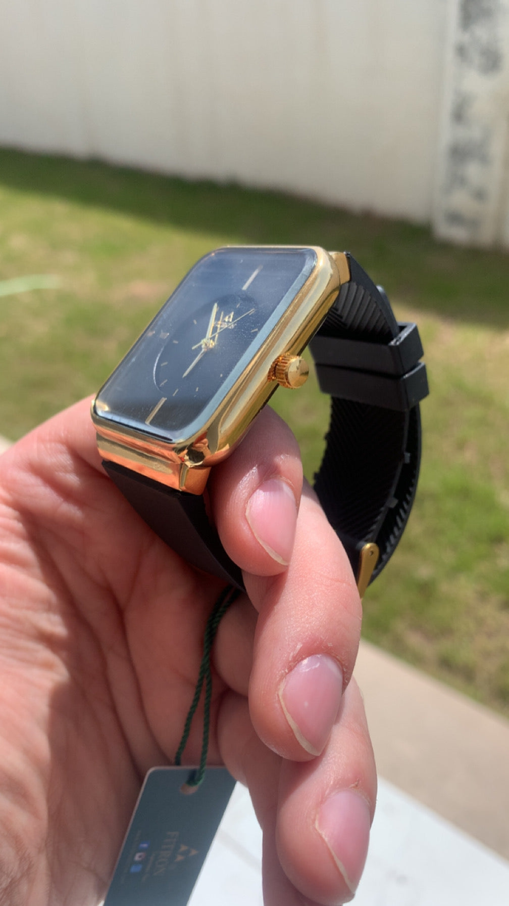 فيرتون ذهبي واسود