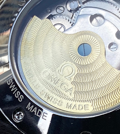 اوميغا توربين بيج ديت التصميم الكلاسيك - جلد اسود و لون المينا كابتشينو اومبريه