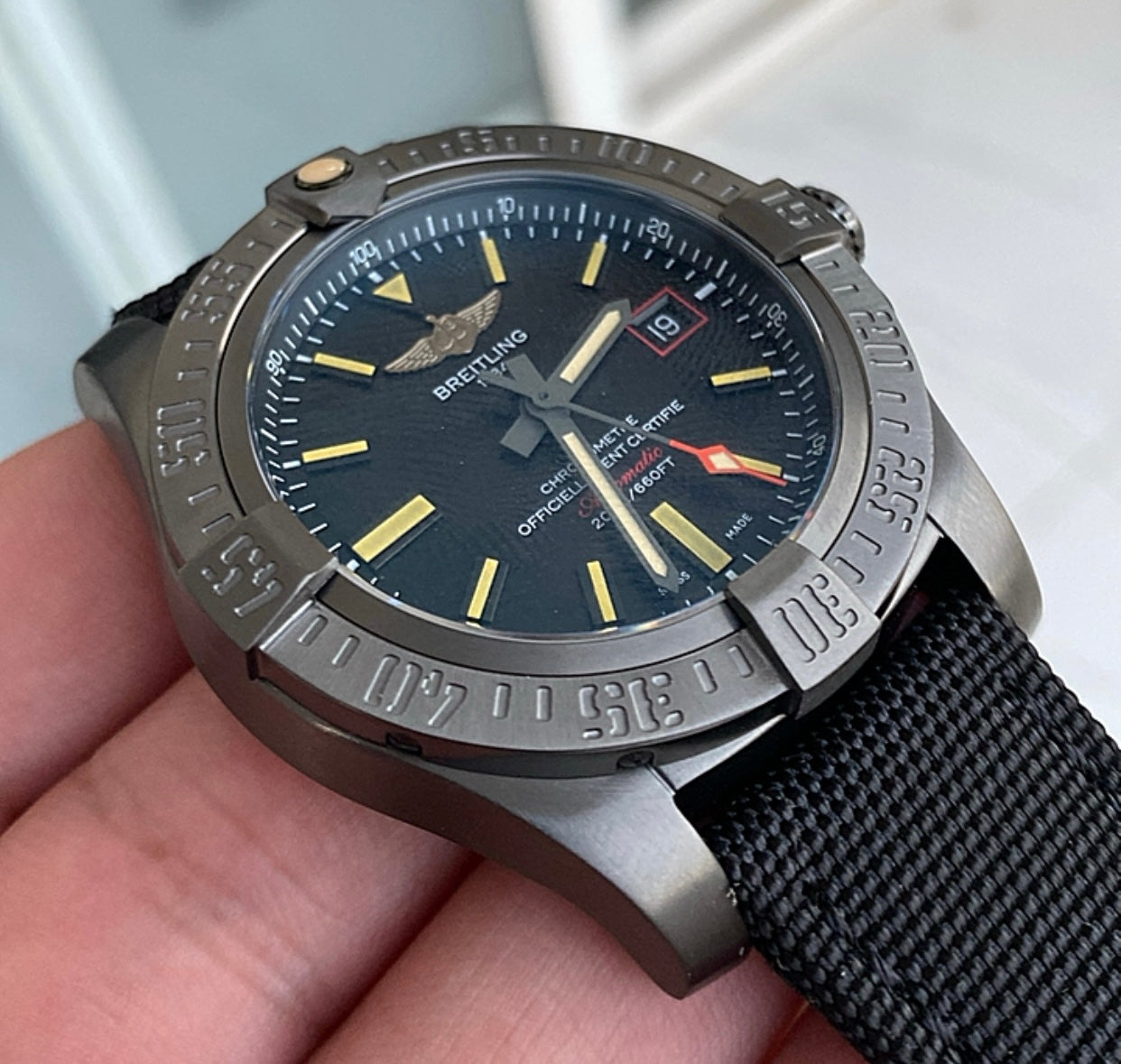 بريتلنج بلاك بيرد تيتانيو و سير كاربون فايبر - كلين طبق الأصل ماكينة سويسري - الساعة اصدار خاص متوفر قطعة واحدة