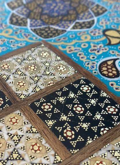 طاولي + شطرنج  زخرفة سوداء راقية صناعة يدوية - جنطة جلد فاخرة السعر بدون احجار شطرنج ٥٥٠ الف ومع احجار شطرنج ٦٥٠ الف