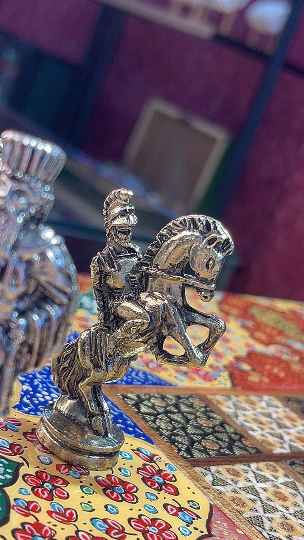 طاولي صناعة يدويه بالكامل قطعه واحده مع جنود براص واحجار الطاولي واحده فقط الرجاء عدم الاحراج