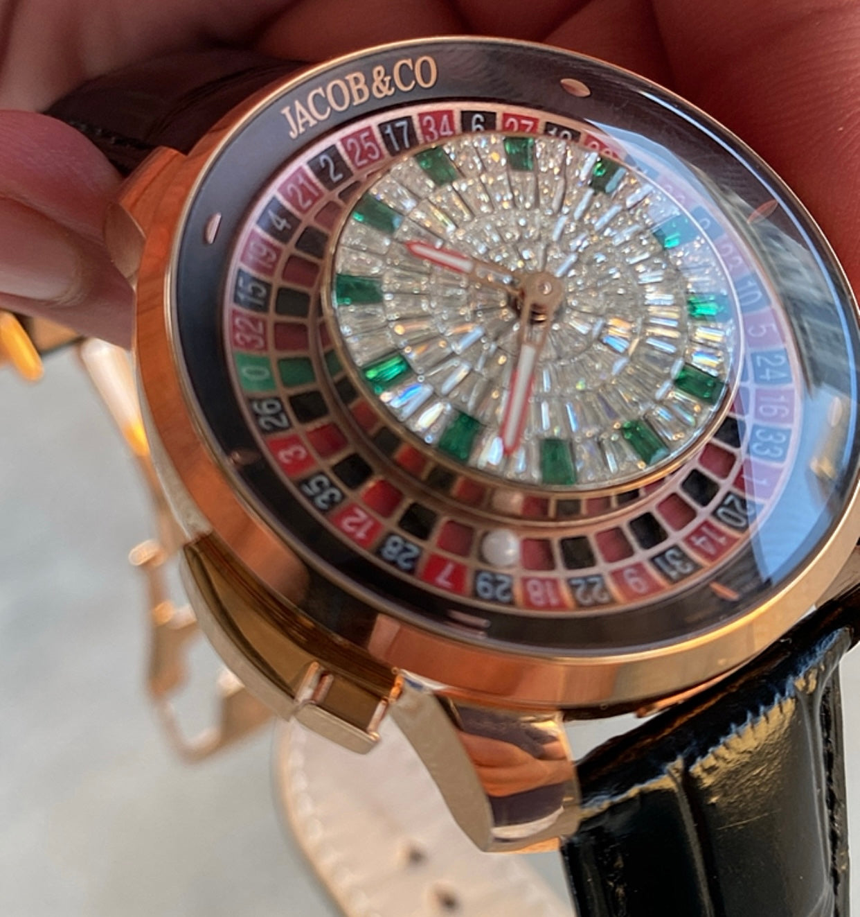جاكوب آند كو كازينو دايموند - الساعة اعلى جودة مطابقة للاصل - اصدار محدود ماكينة سويسري و زفاير - توربيون داخلي