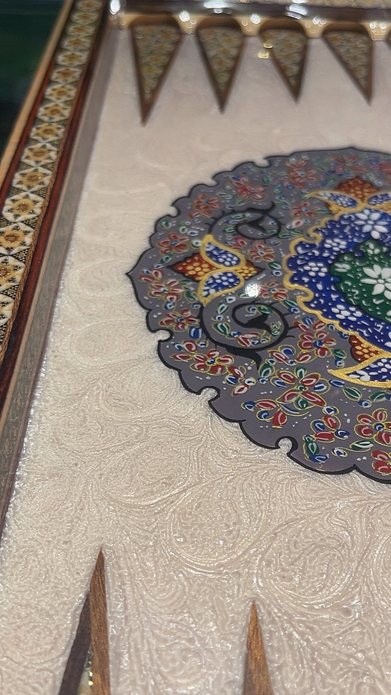 طاولي صناعة يدويه بالكامل قطعه واحده مع جنود براص واحجار الطاولي واحده فقط الرجاء عدم الاحراج