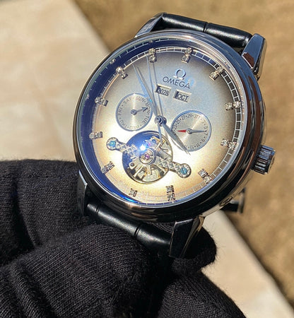 اوميغا توربين بيج ديت التصميم الكلاسيك - جلد اسود و لون المينا كابتشينو اومبريه