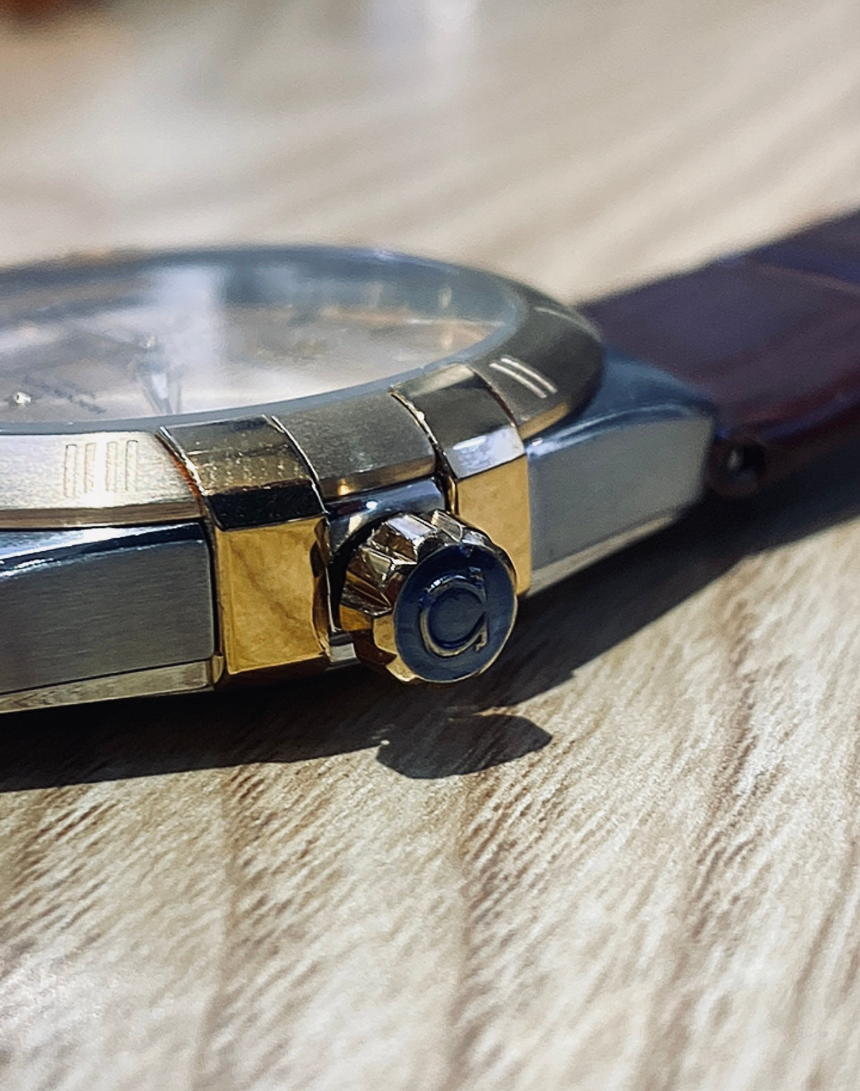 أوميجا كونستليشن ذهبي و جلد بني - كلين