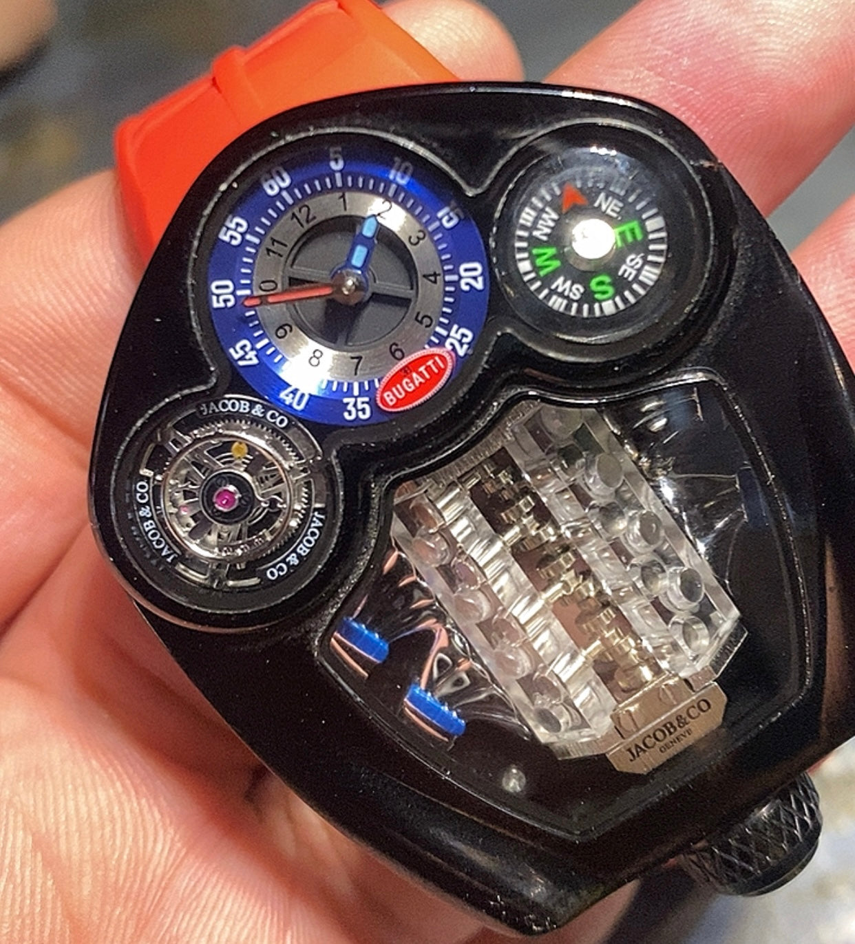 جاكوب تند كو بوجاتي شيرون تيتانيوم و كاربون فايبر كليون طبق الأصل