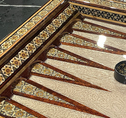 طاولي و شطرنج صناعة يدوي - تحفة فنية متوفر حبة واحدة من هذا التصميم فقط