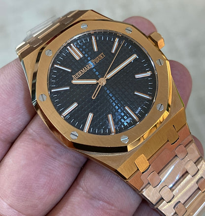 AP ROYAL OAK - رويال اوك كلين اعلى جودة- روز جولد  (السعر بالاردني 550 دينار واصلة لعمان)