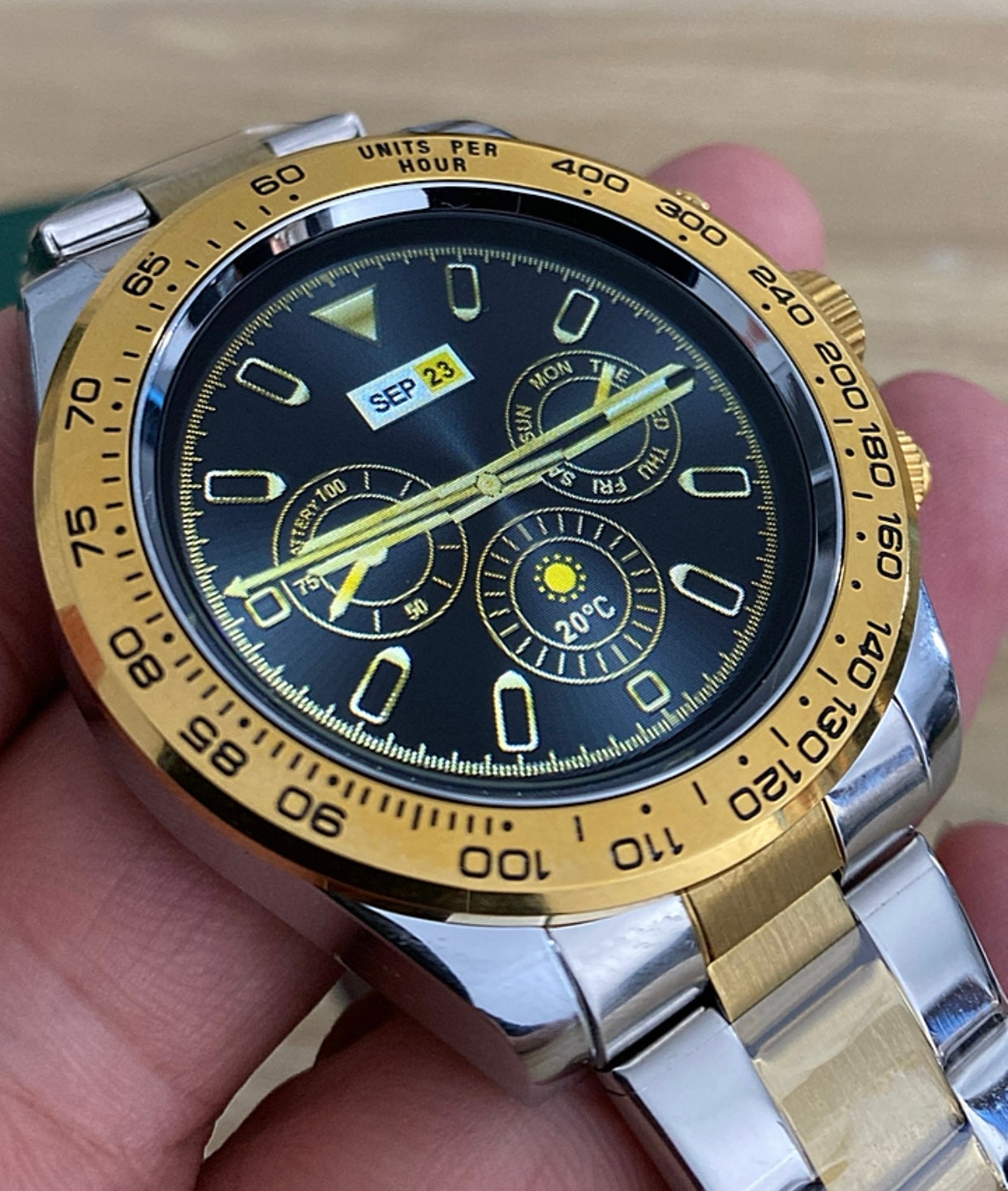 ساعة رجال الأعمال الدكية