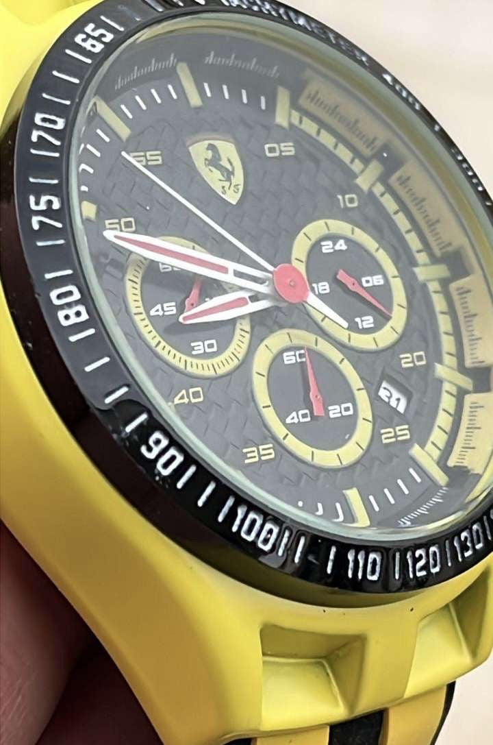 ساعة فيراري الاصدار الاصفر المحدود